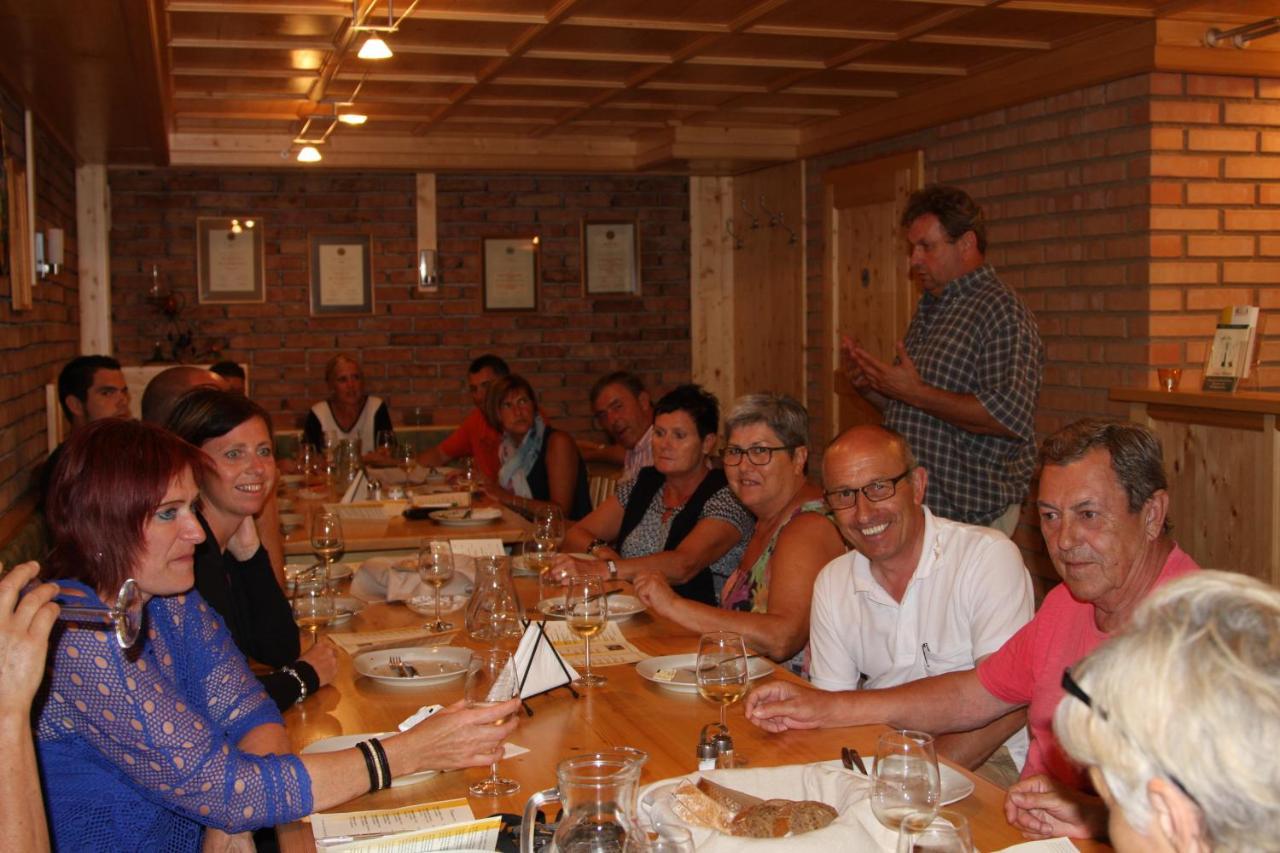 Pension & Weingut Storchenblick 일미츠 외부 사진