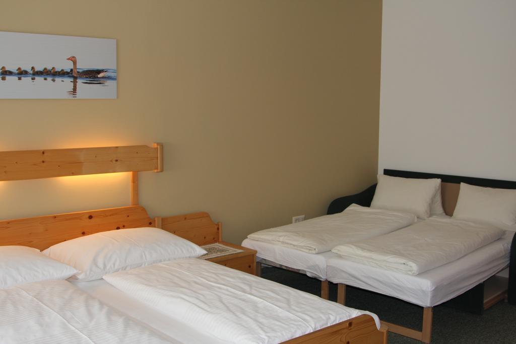 Pension & Weingut Storchenblick 일미츠 외부 사진